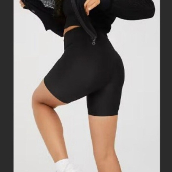 Aerie Offline Goals Hi-Rise Bike Shorts - Picture 5 of 11